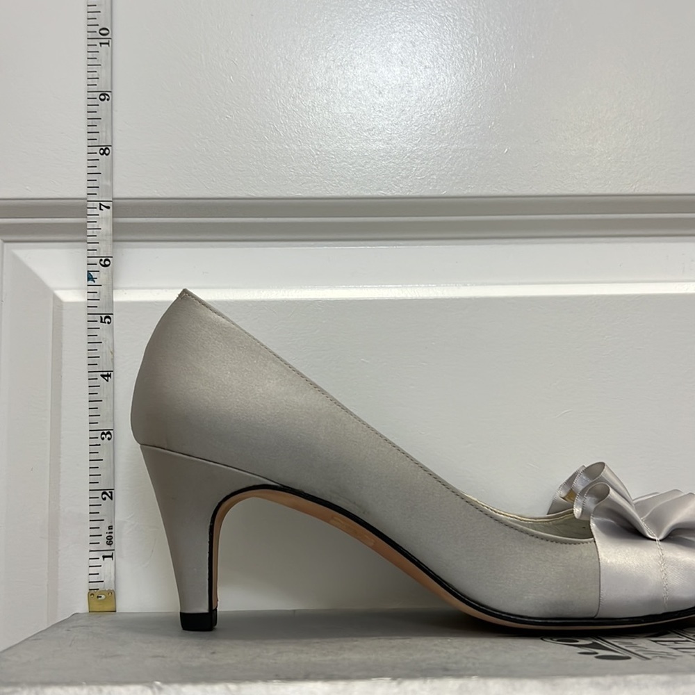 Vaneli Di Notte Silver Satin Peep Toe Heels - Picture 13 of 13